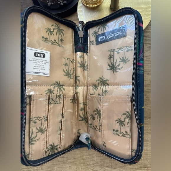 Lug SLEEPER Make Up Brush Holder - Picture 3 of 5